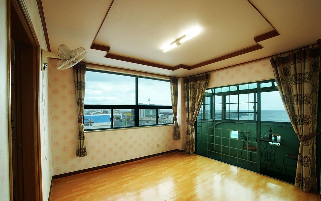Family Pension Seogwipo-stad Buitenkant foto