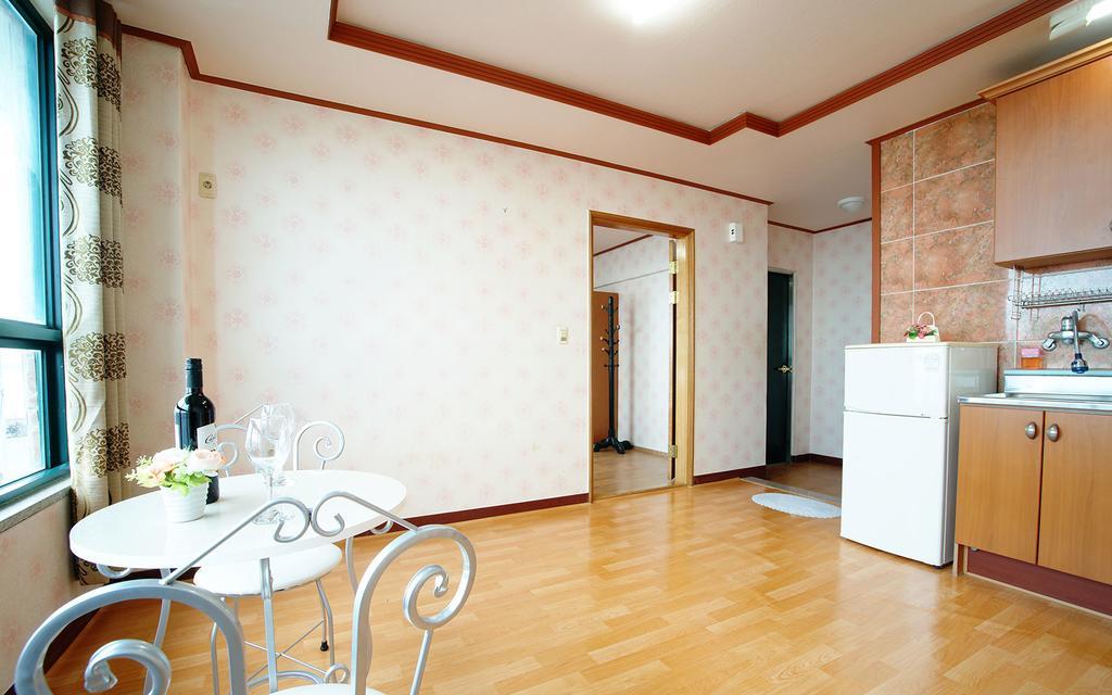 Family Pension Seogwipo-stad Buitenkant foto