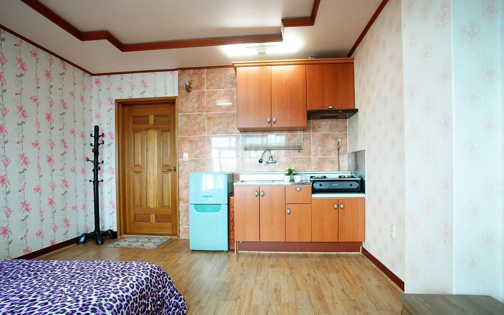 Family Pension Seogwipo-stad Buitenkant foto